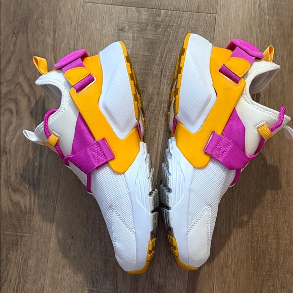 Nike Air Huarache City Low white, fuchsia, and gold color way Size 9 - Picture 3 of 13